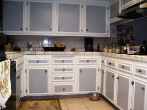 Two-Tone-Cabinets-In-Kitchen